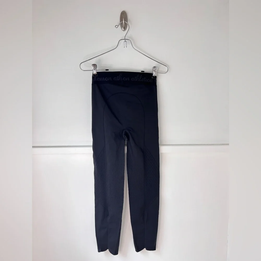 Lululemon Perforated Black Light Speed Crop